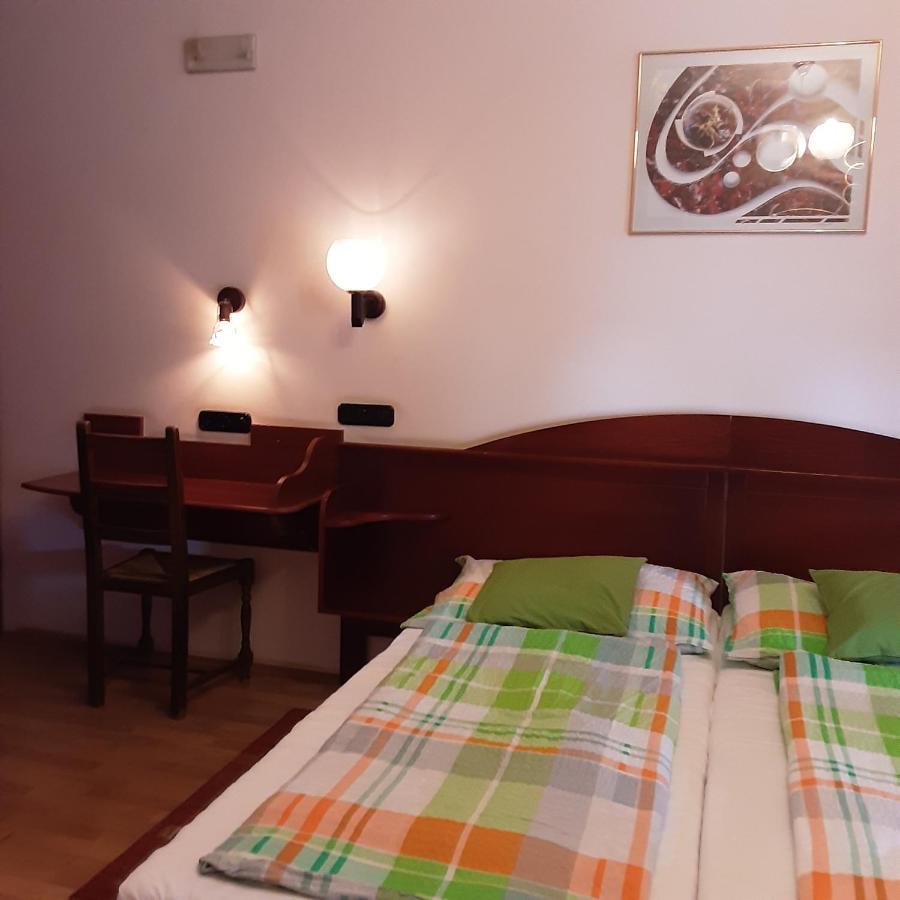 Pannon Panzio Restaurant Hotel Pannonhalma Ngoại thất bức ảnh