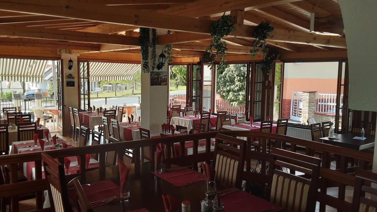 Pannon Panzio Restaurant Hotel Pannonhalma Ngoại thất bức ảnh