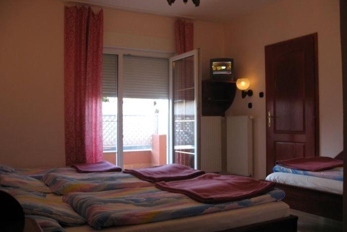 Pannon Panzio Restaurant Hotel Pannonhalma Ngoại thất bức ảnh