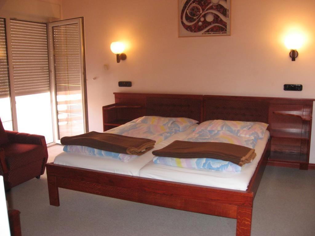 Pannon Panzio Restaurant Hotel Pannonhalma Ngoại thất bức ảnh
