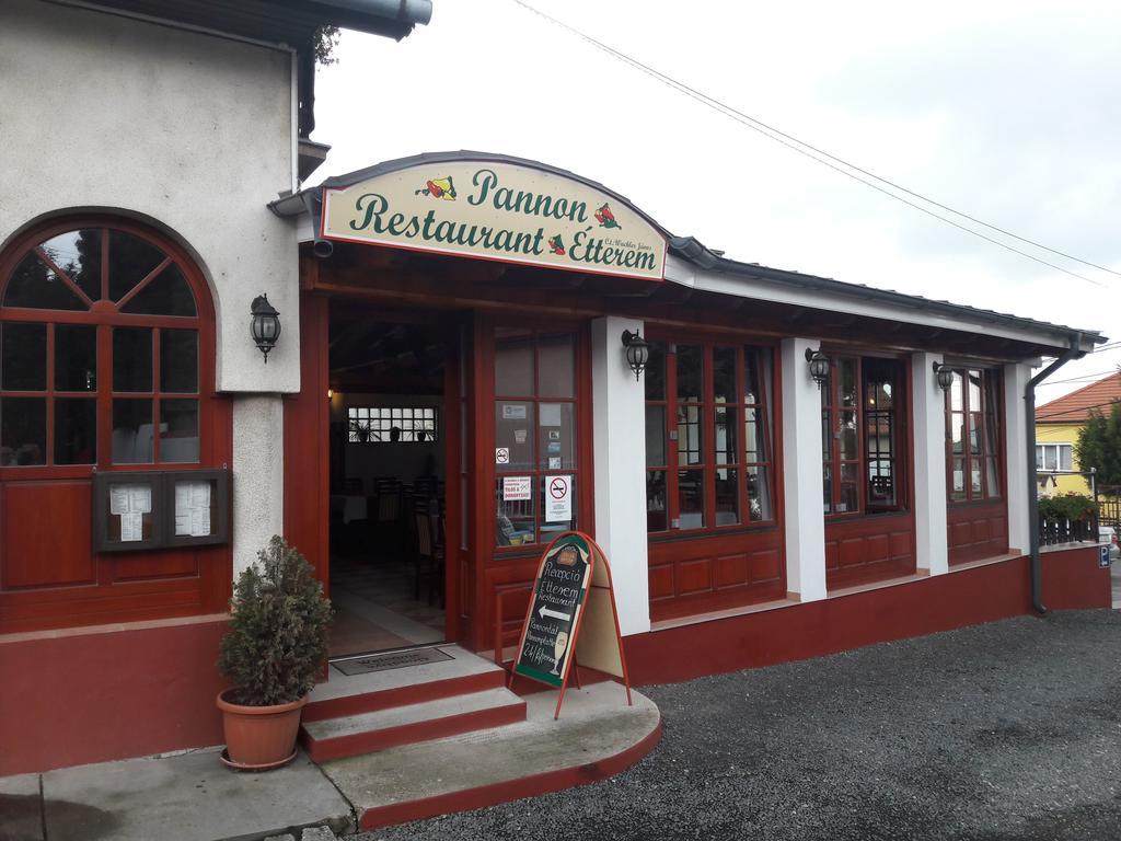 Pannon Panzio Restaurant Hotel Pannonhalma Ngoại thất bức ảnh